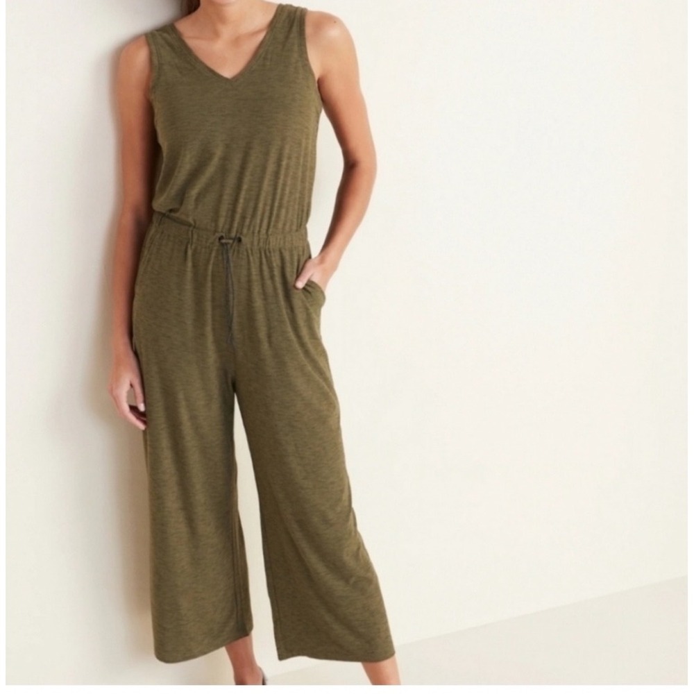Old Navy Active Womans Medium Breathe On Jumpsuit Wide Leg Green Pockets Crop